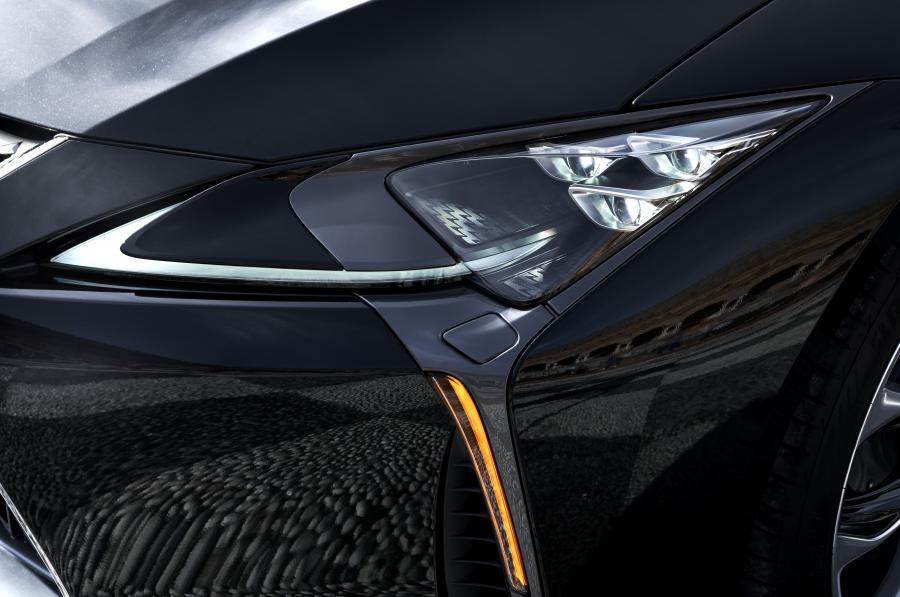 Детали экстерьера Lexus LC500 2017 года  (NA) (фото 25 из 48)